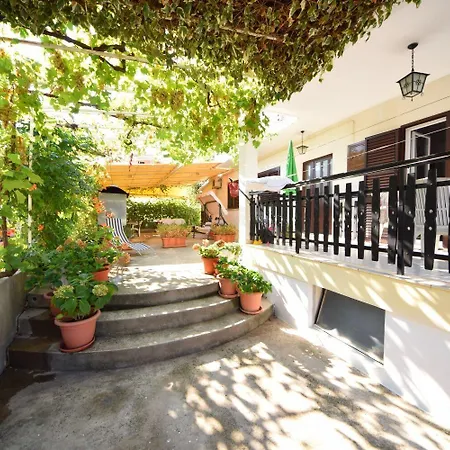 ゲストハウス Smilje